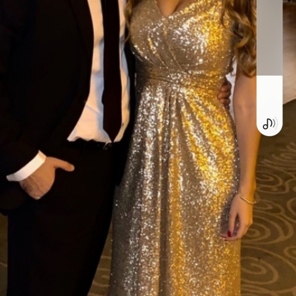 Dress - Picture 2 of 4